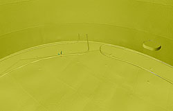 Фрагмент модели внутреннего пространства резервуара, созданной по данным обмеров, с элементами инфраструктуры